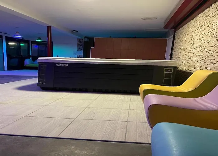 Aparthotel De Tourisme Du Domaine Piscine Balneo